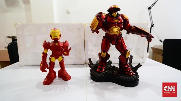 Action figure di markas KMI.