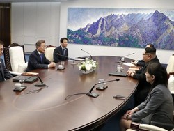 Pertemuan Kim Jong-Un dan Moon Dipenuhi dengan Simbol, Apa Saja?