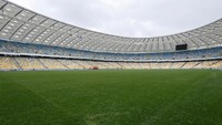 Setelah renovasi terakhir, NSC Olimpiyskiy Stadium kini berkapasitas 70.050 penonton. Foto: Valentyn Ogirenko/Reuters