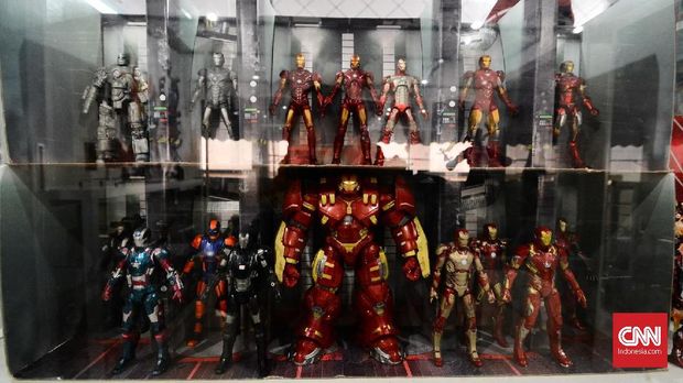Dedi termasuk penggila action figure karakter Marvel.
