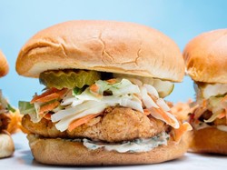 Hii.. Anak Ini Temukan Belalang Besar Dalam Sandwich Ayam McDonalds