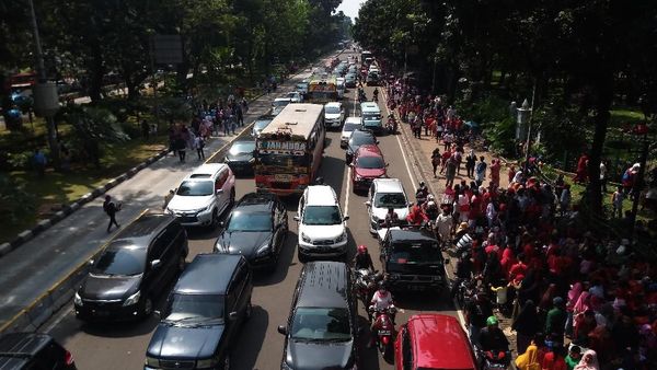 Lalin Jalan Merdeka Barat yang Masih Padat
