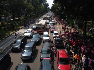 Lalin Jalan Merdeka Barat yang Masih Padat
