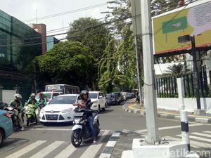 Ada Syuting 22 Menit, Lalin Sekitar Thamrin Macet