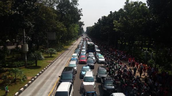 Penampakan Macet di Jalan Merdeka Barat Efek Kegiatan di Monas