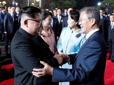 Pulang ke Korut, Begini Suasana Perpisahan Kim Jong-Un dan Moon