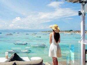 Perempuan Tanpa Wajah di Balik Kamera