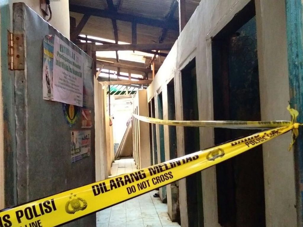 MCK Tempat Tabung Gas Meledak Dipasang Garis Polisi MCK Tempat Tabung Gas Meledak Dipasang Garis Polisi