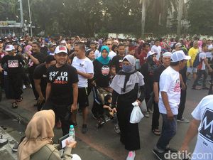 Kaus #DiaSibukKerja Juga Ramaikan CFD