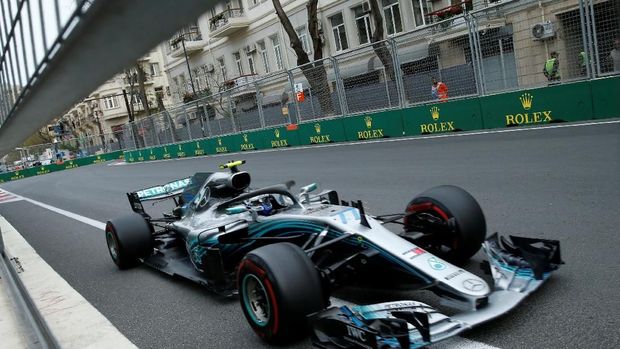 Hamilton Menang di Baku, Bottas Out, Vettel Keempat
