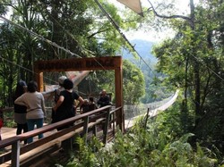 Jembatan Gantung di Sukabumi yang Lagi Hits