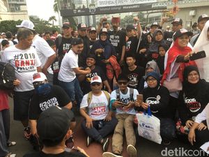 Foto: Ramai-ramai Berkaus #2019GantiPresiden di CFD Bundaran HI