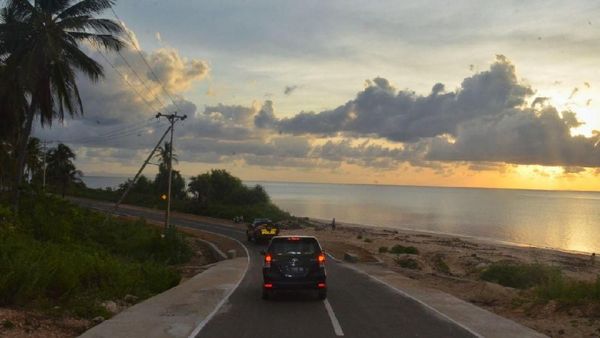 Mulusnya Jalan di Pulau Terdepan Ini Bikin Bangga