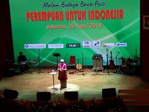 Baca Puisi, Mufidah Kalla: Maaf Kalau Cara Baca Saya Tak Bagus