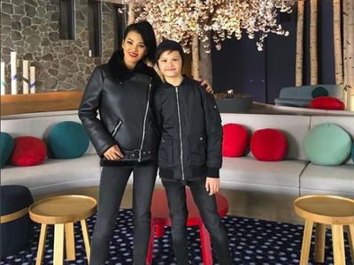 Gaya Kompak Farah Quinn Bareng Anak Semata Wayang