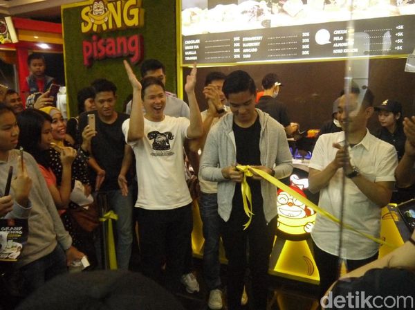 Ini Keseruan Kaesang Pangarep Saat Pembukaan Gerai Sang Pisang ke 17 di Bogor