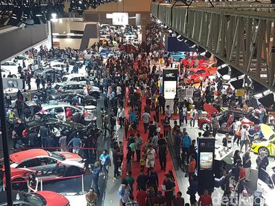 Kepadatan Pengunjung di Hari Terakhir IIMS 2018