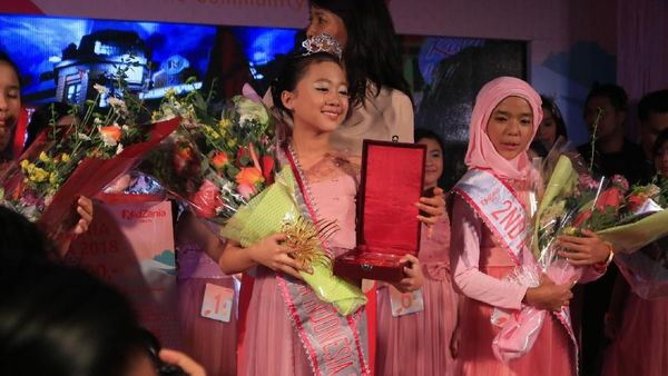 Cute-nya si Kecil Saat Ikut Ajang Pemilihan Putri Kecantikan