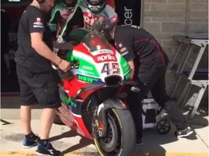 Kocak, Momen Aleix Espargaro Curi Motor Scott Redding Kocak, Momen Aleix Espargaro Curi Motor Scott Redding