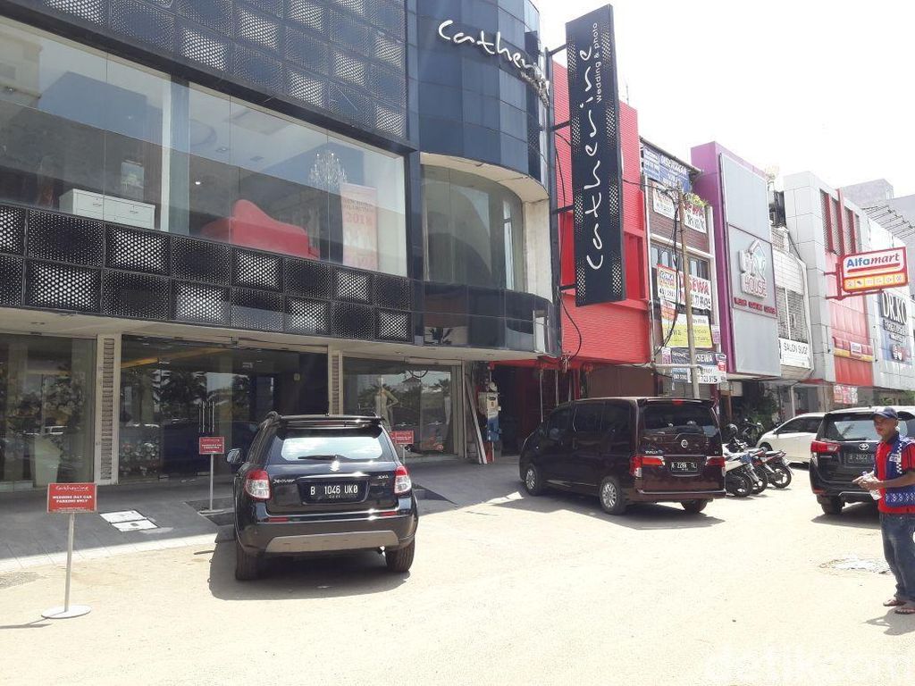 Melihat Lokasi Sopir Mobil Tewas Usai Tabrak Motor di Kelapa Gading Melihat Lokasi Sopir Mobil Tewas Usai Tabrak Motor di Kelapa Gading