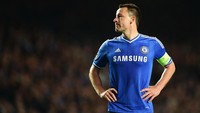 John Terry kontraknya tak diperpanjang Chelsea. Dia kemudian melanjutkan karier di Aston Villa pada 2017 dan pensiun di tahun berikutnya. Kini Terry menjadi asisten manajer di klub itu. (Foto: Jamie McDonald/Getty Images)