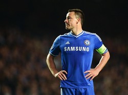 John Terry kontraknya tak diperpanjang Chelsea. Dia kemudian melanjutkan karier di Aston Villa pada 2017 dan pensiun di tahun berikutnya. Kini Terry menjadi asisten manajer di klub itu. (Foto: Jamie McDonald/Getty Images)