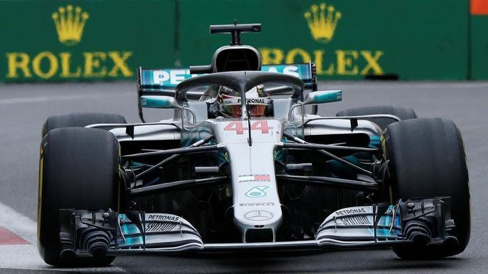 Hamilton Menang Di Baku, Bottas Out, Vettel Keempat