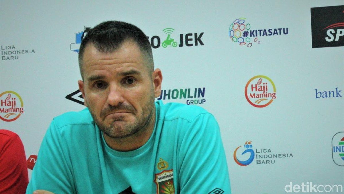 Simon McMenemy memikul beban untuk membangkitkan Timnas Indonesia (Randy Prasatya/detikcom)