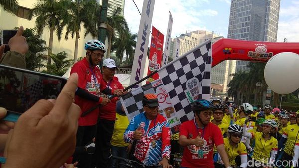 Ala Anak Touring, Menhub Lepas Mudik Lebaran Sambil Bersepeda