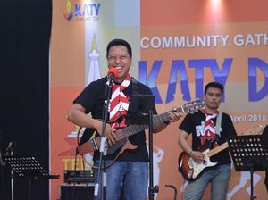 Aksi Ketum PPP Saat Ngeband Bareng Kawan SMA Aksi Ketum PPP Saat Ngeband Bareng Kawan SMA