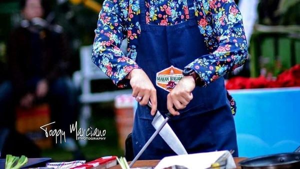 Mengintip Aksi Memasak Chef Ganteng, Steby Rafael