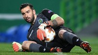 Rui Patricio musim lalu bermain sebanyak 61 kali untuk Sporting Lisbon. Ia punya 5.580 menit bermain. (Foto: Octavio Passos/Getty Images)