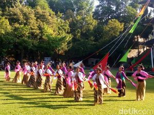 Aksi 3 Penari Pentas 24 Jam Nonstop untuk Hari Tari Dunia di Solo