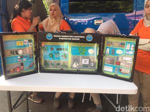 BNN Sediakan Tes Urine Gratis di Kampung Piala Dunia Sentul BNN Sediakan Tes Urine Gratis di Kampung Piala Dunia Sentul