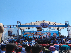 Kampanye Akbar, Yossi Irianto Rayakan Ultah Bersama Pendukungnya