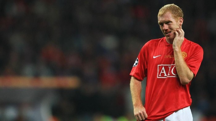MOSCOW - MAY 21:  Paul Scholes of Manchester United looks on during the UEFA Champions League Final match between Manchester United and Chelsea at the Luzhniki Stadium on May 21, 2008 in Moscow, Russia.  (Photo by Jamie McDonald/Getty Images)