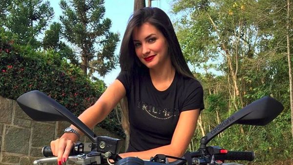 Cewek Brazil yang Doyan Naik Moge