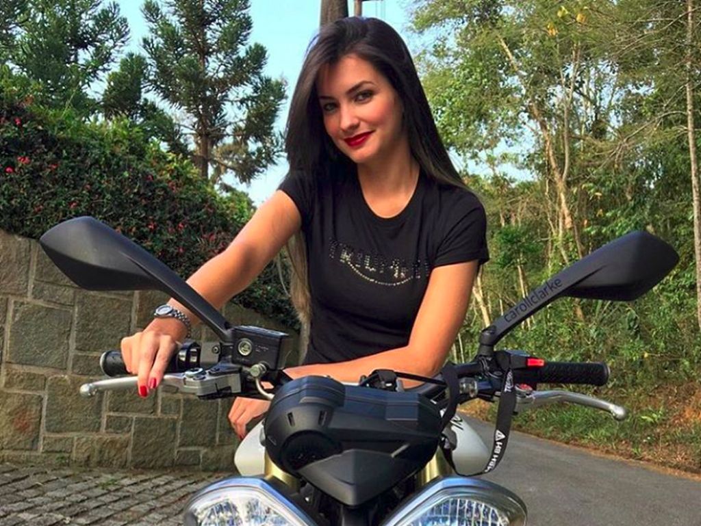 Cewek Brazil yang Doyan Naik Moge Cewek Brazil yang Doyan Naik Moge