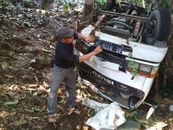 Truk Rombongan Pesilat di Madiun Masuk Jurang, 1 Tewas dan 39 Luka