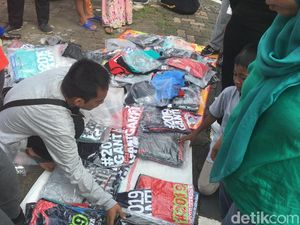 Penjual Kaus #2019GantiPresiden Raup Rp 10 Juta di CFD Bundaran HI