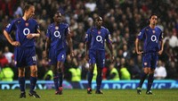 Catatan tak terkalahkan Arsenal baru berhenti di tangan Manchester United pada musim 2004/2005. Arsenal kalah 0-2 di kandang MU pada Oktober 2004 dalam laga yang dikenal dengan sebutan Battle of the Buffet. (Foto: Laurence Griffiths/Getty Images)