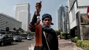 Arman Maulana Jual Madu di Thamrin