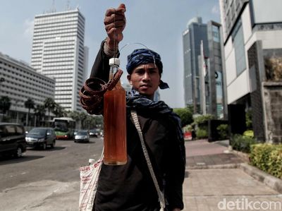 Arman Maulana Jual Madu di Thamrin