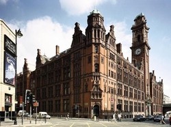 Di Sekitar Hotel Ini, Bus Arsenal Kena Tilang