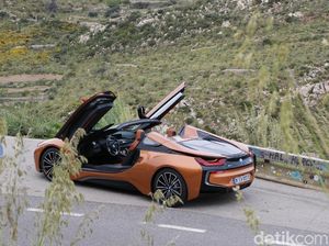 Mobil Listrik Cantik Atap Terbuka, Pintunya Seperti Kupu-kupu