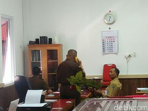 Diduga Korupsi, Kepala Desa di Sidoarjo Ini Ditahan