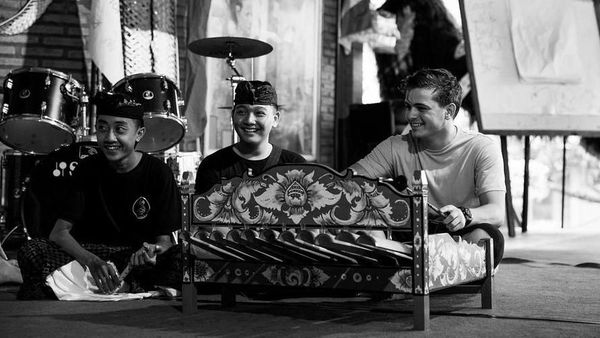 DJ Martin Garrix di Bali, Main ke Pantai Sampai Belajar Gamelan