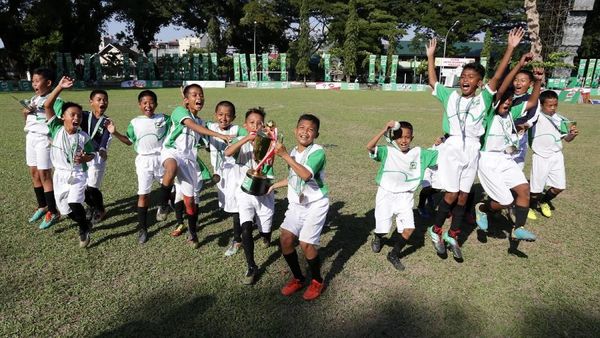 SD Inpres Paccerakkang Juara MILO Football Championship Makassar 2018