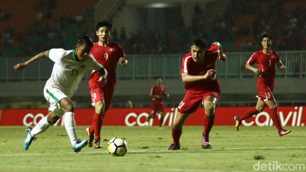 Foto: Indonesia vs Korea Utara Tanpa Pemenang