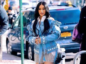 Alasan Cardi B Belum Pakai Jasa Pengasuh untuk Bayinya